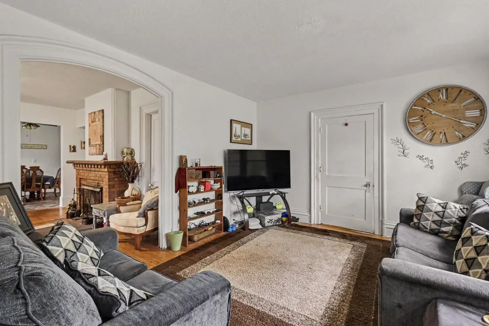 939 Maple Avenue Jackson, MI 49203