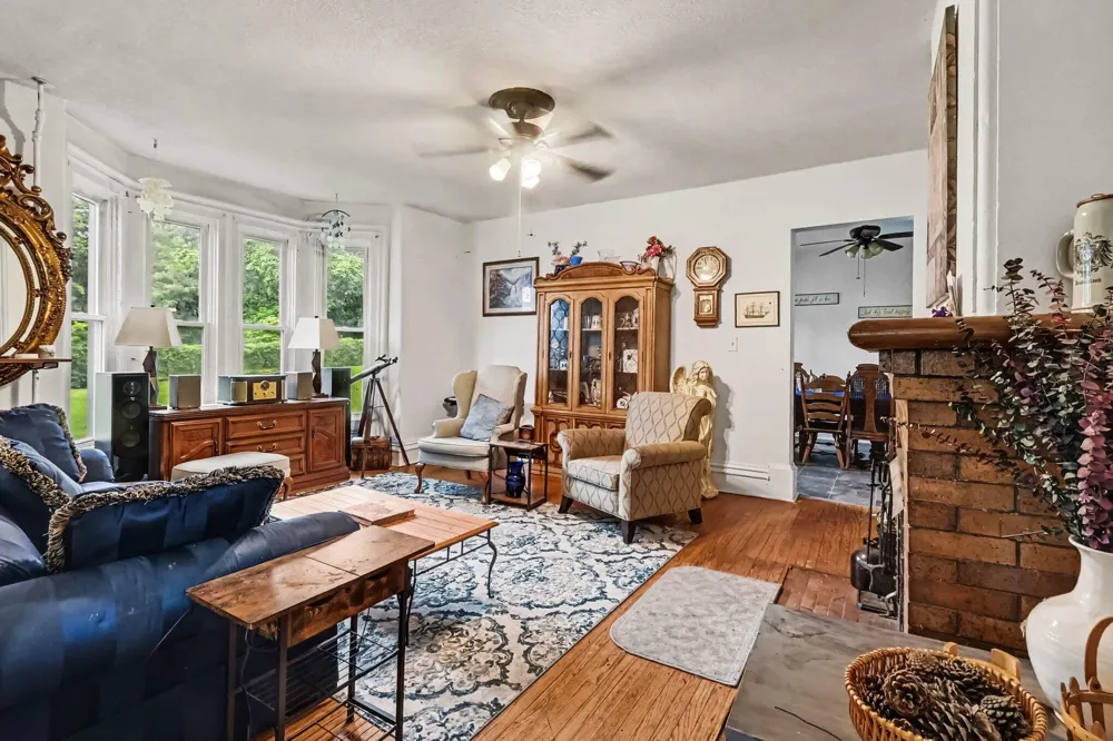 939 Maple Avenue Jackson, MI 49203