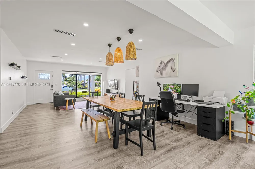 1126 E Hawthorne Cir Hollywood, FL 33021