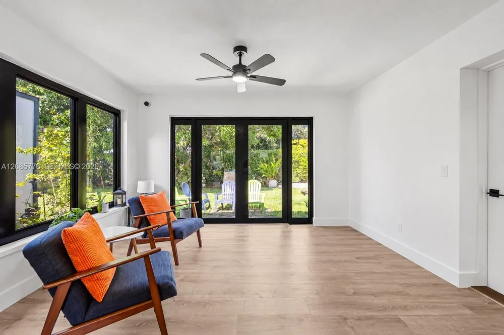 1126 E Hawthorne Cir Hollywood, FL 33021