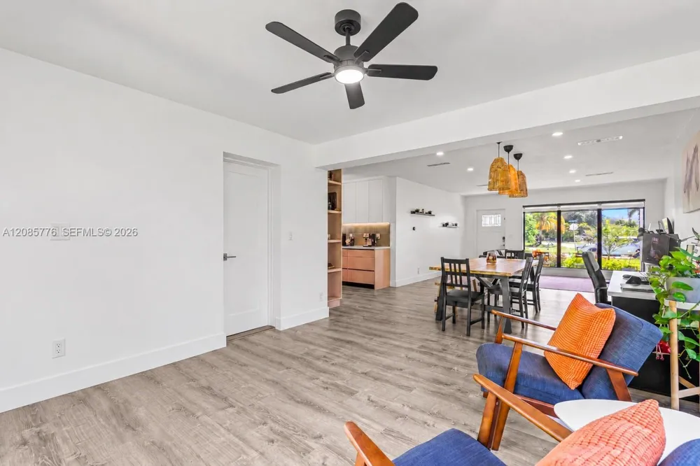 1126 E Hawthorne Cir Hollywood, FL 33021