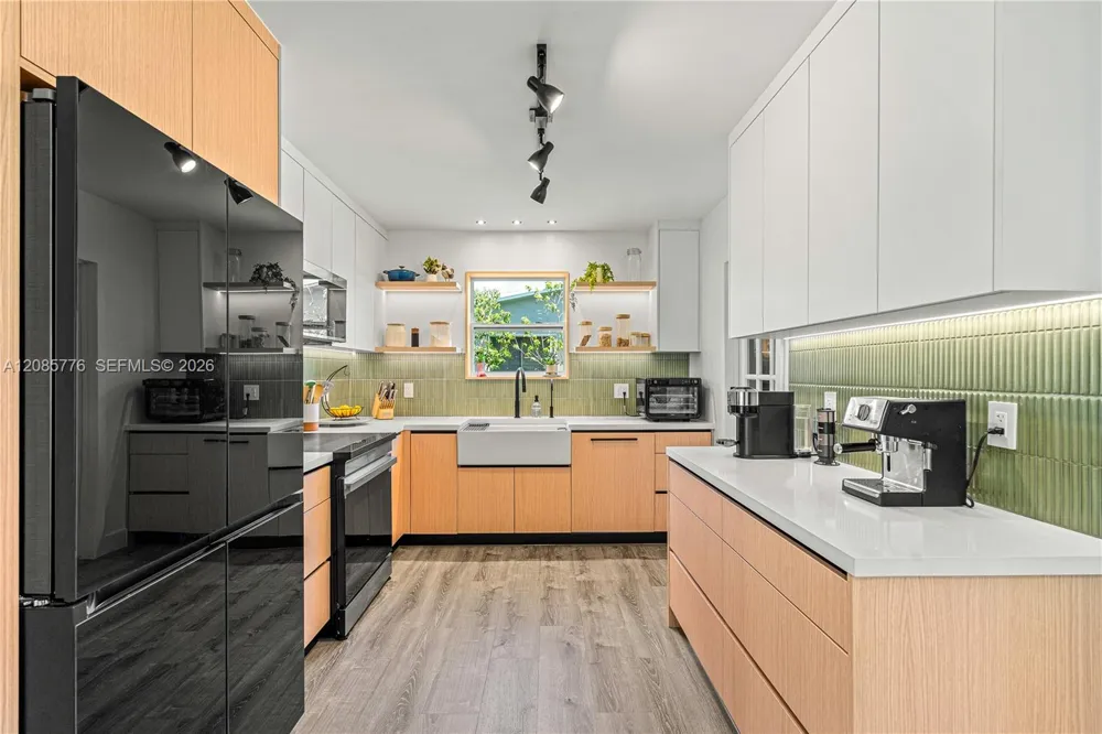 1126 E Hawthorne Cir Hollywood, FL 33021