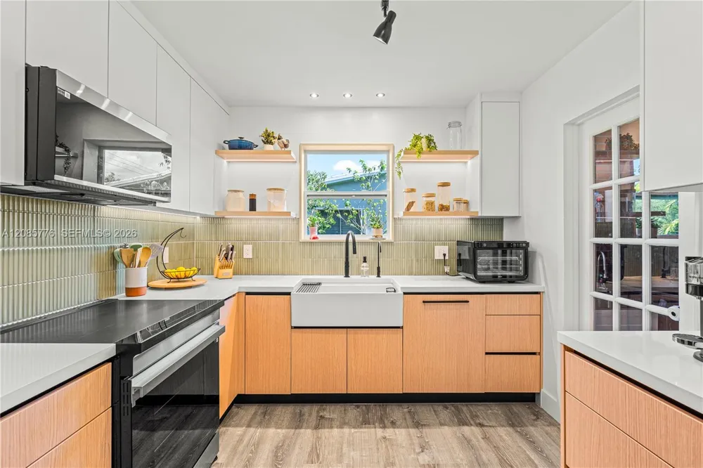 1126 E Hawthorne Cir Hollywood, FL 33021