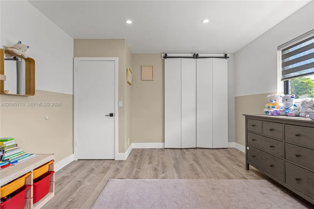 1126 E Hawthorne Cir Hollywood, FL 33021