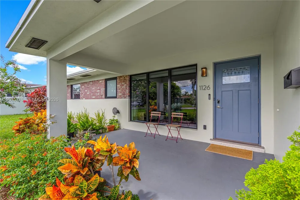 1126 E Hawthorne Cir Hollywood, FL 33021