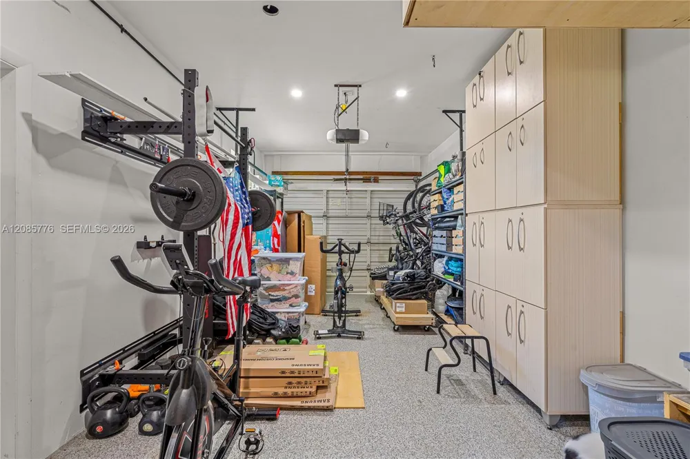 1126 E Hawthorne Cir Hollywood, FL 33021