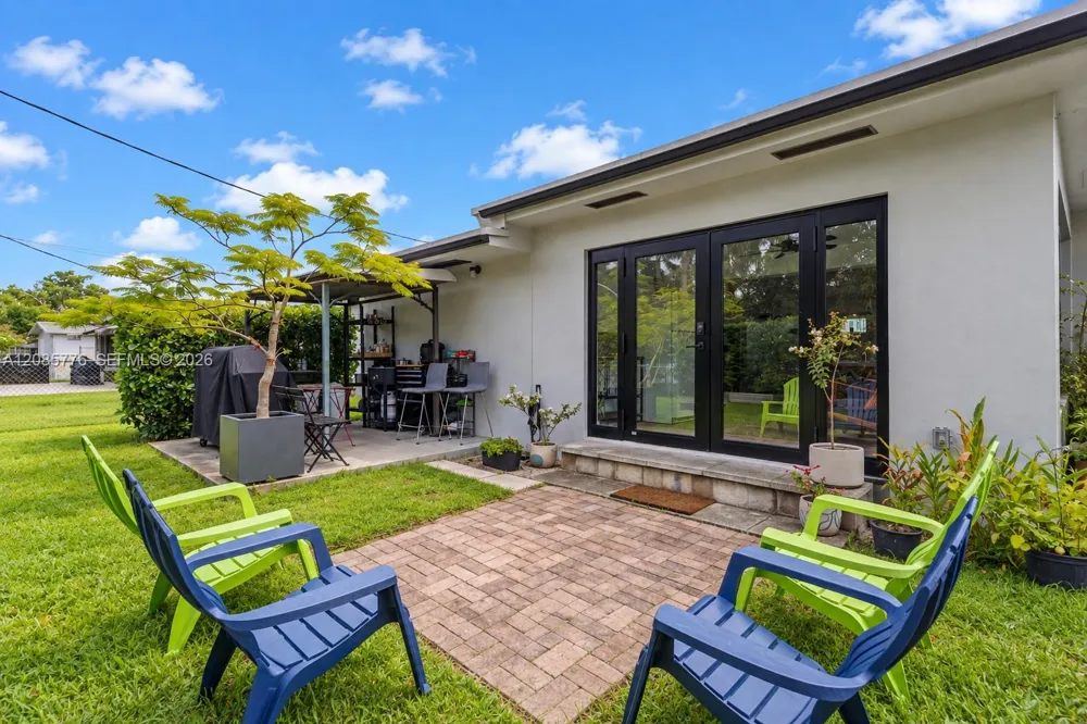 1126 E Hawthorne Cir Hollywood, FL 33021