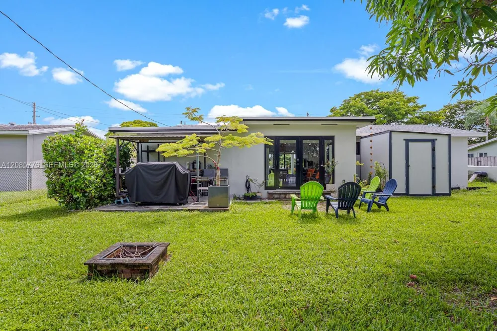 1126 E Hawthorne Cir Hollywood, FL 33021