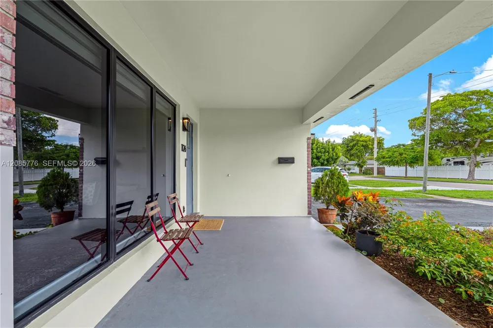 1126 E Hawthorne Cir Hollywood, FL 33021