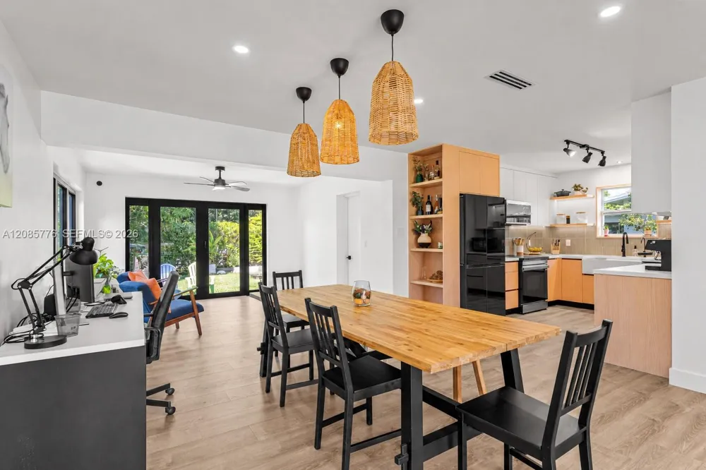 1126 E Hawthorne Cir Hollywood, FL 33021