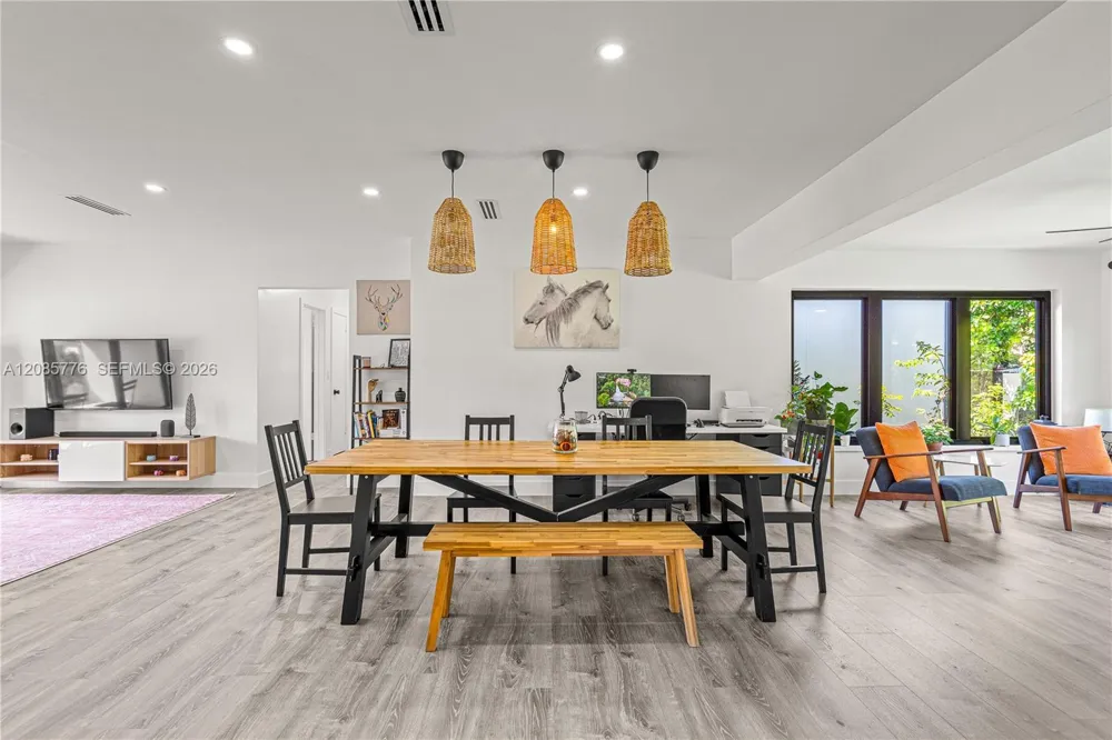 1126 E Hawthorne Cir Hollywood, FL 33021