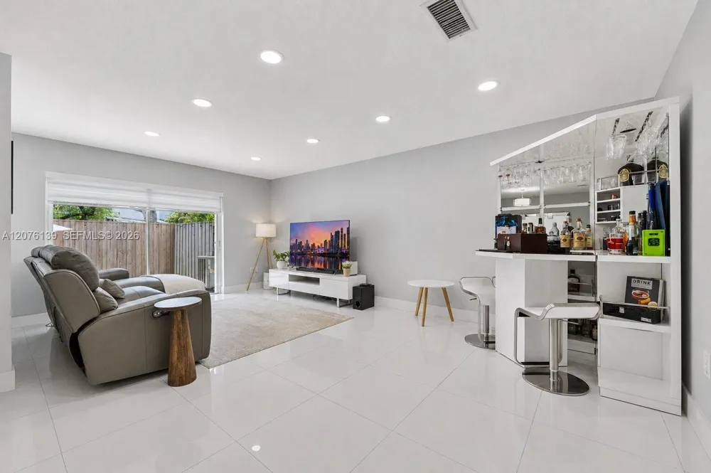 14265 SW 97th Ter Miami, FL 33186