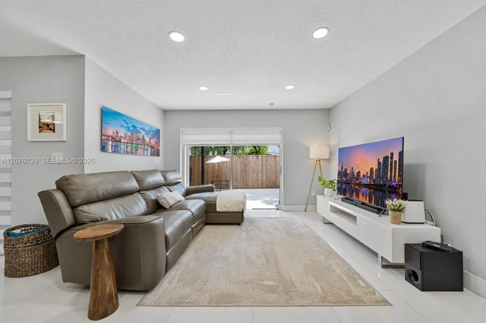 14265 SW 97th Ter Miami, FL 33186