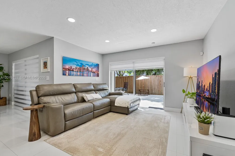 14265 SW 97th Ter Miami, FL 33186