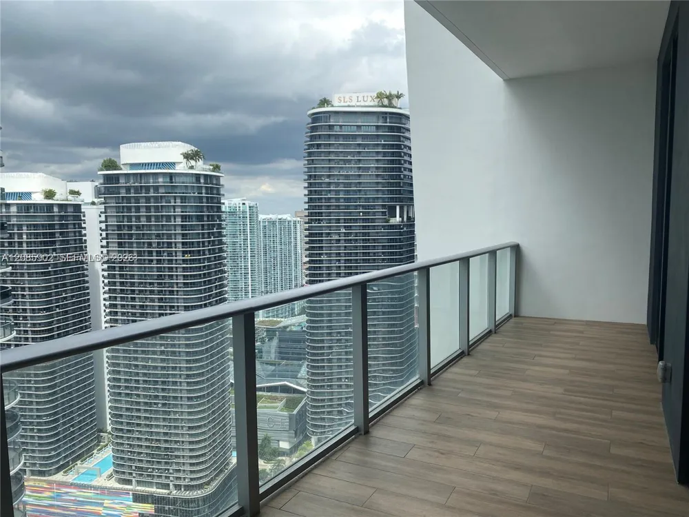 1010 Brickell #4807 Miami, FL 33131