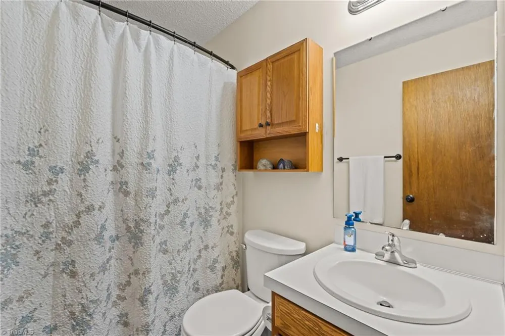 6 Oak Ridge Drive Thomasville, NC 27360