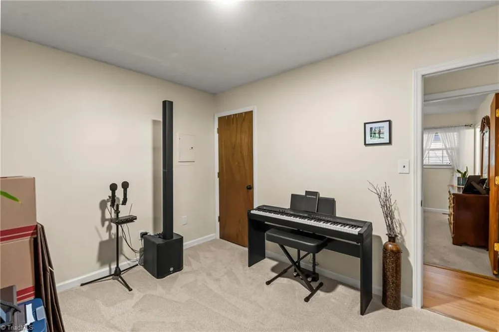 6 Oak Ridge Drive Thomasville, NC 27360