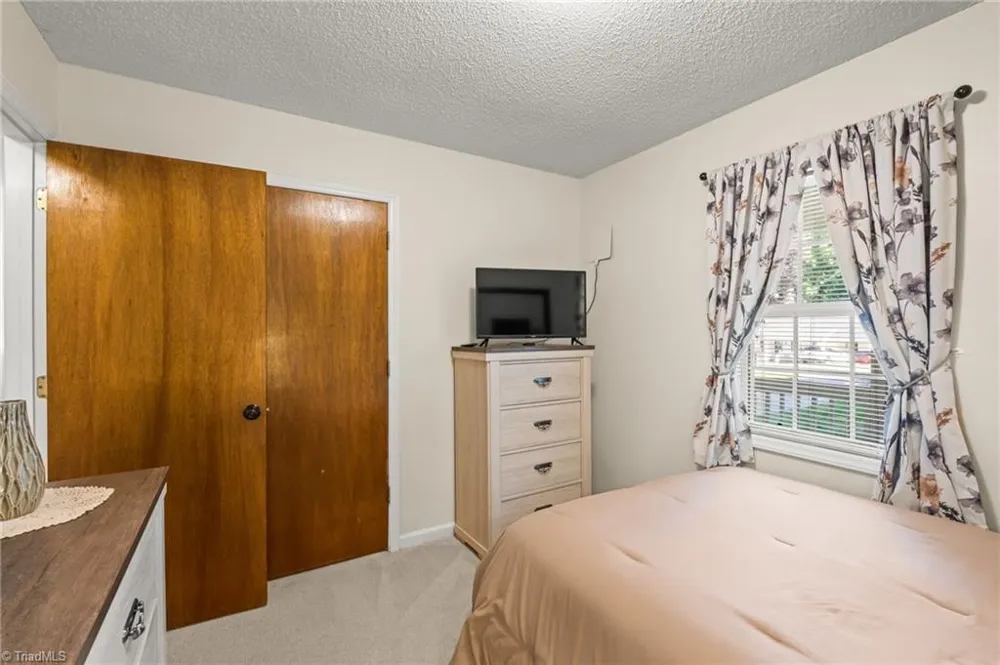 6 Oak Ridge Drive Thomasville, NC 27360