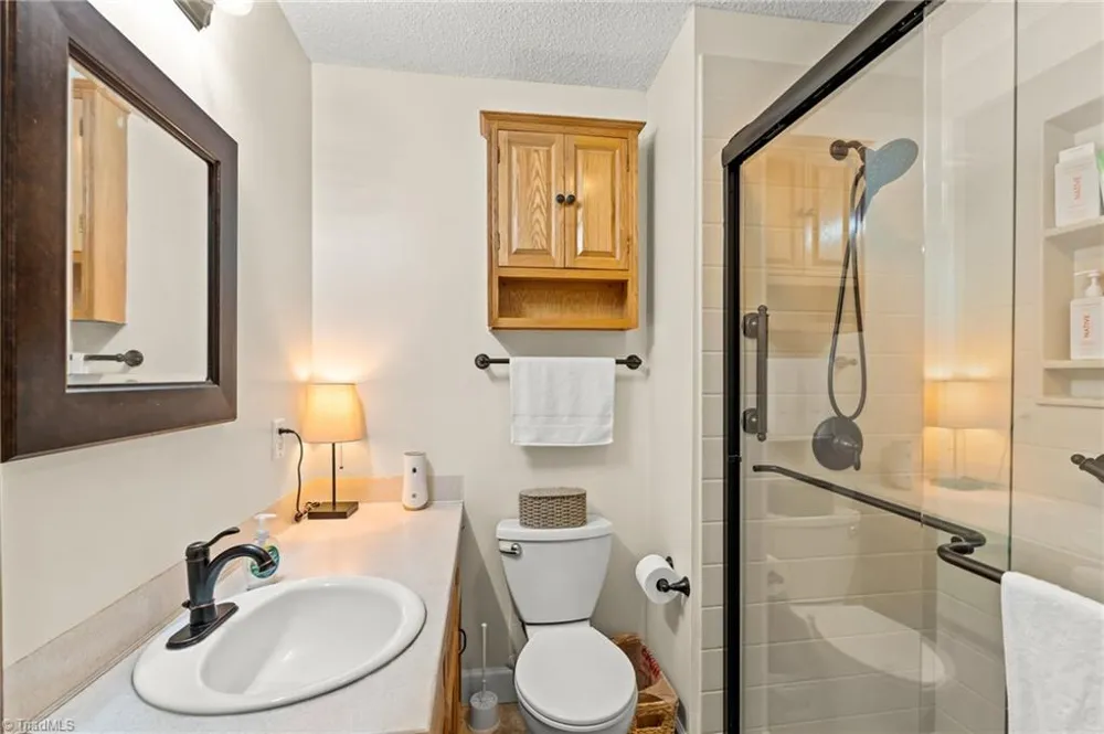6 Oak Ridge Drive Thomasville, NC 27360