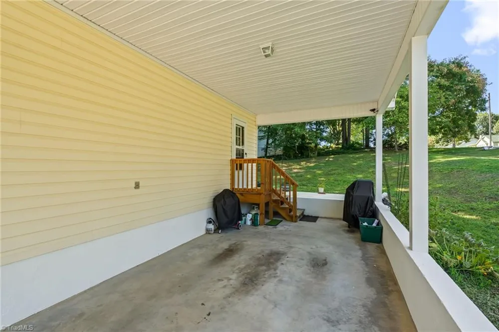 6 Oak Ridge Drive Thomasville, NC 27360