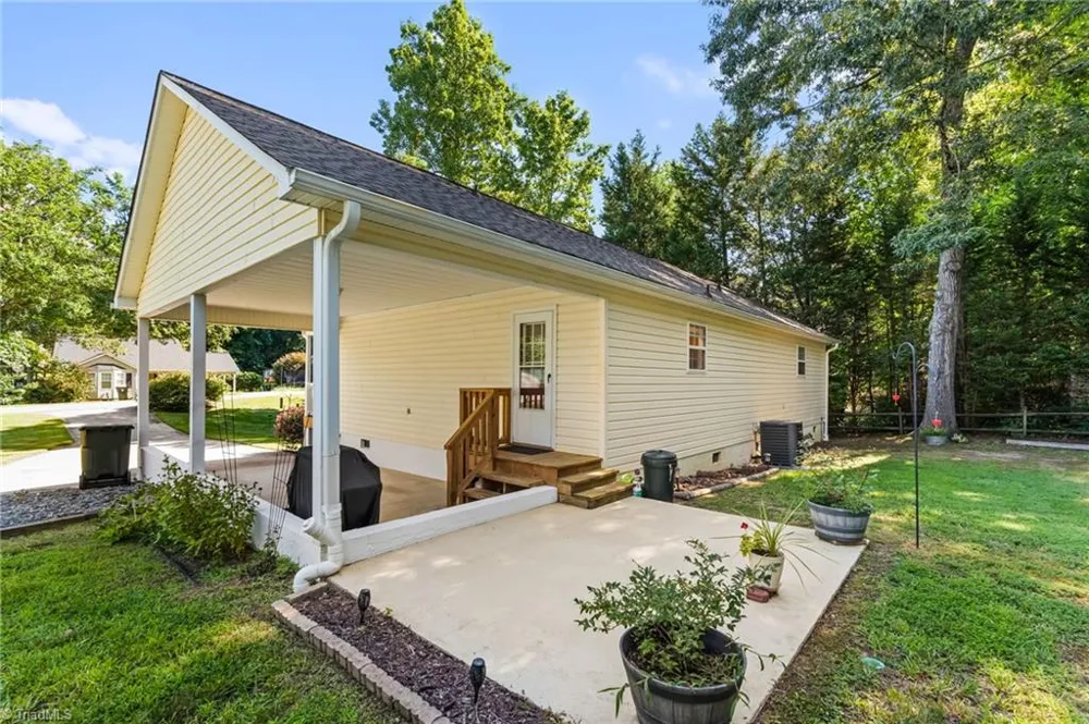 6 Oak Ridge Drive Thomasville, NC 27360