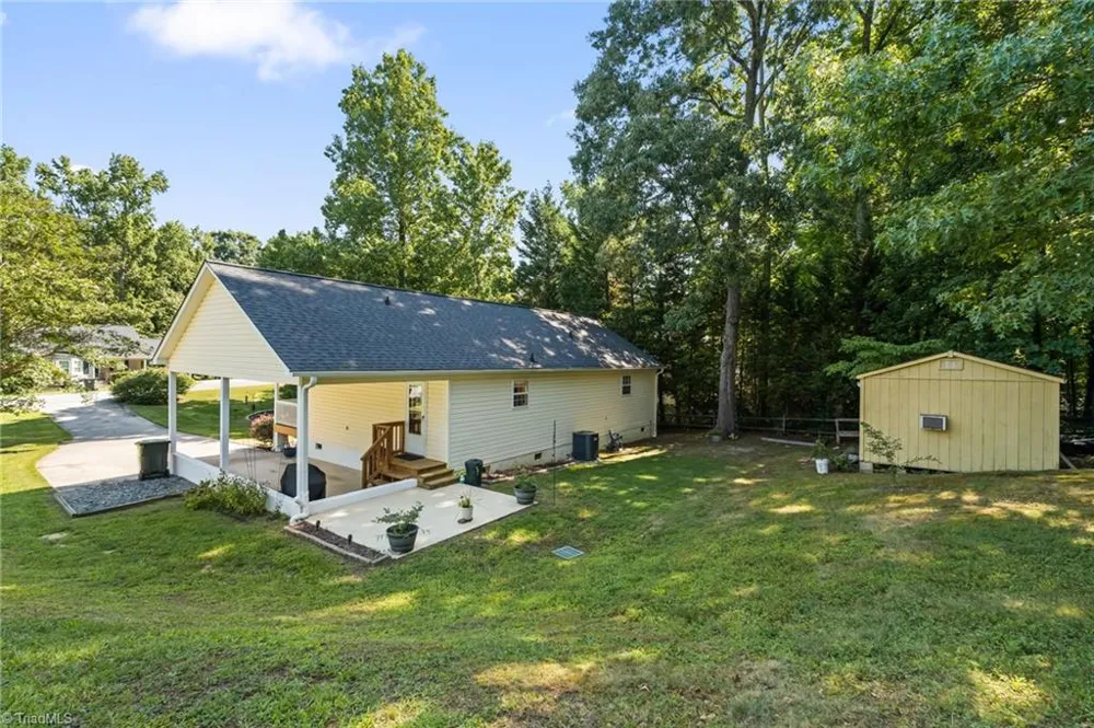 6 Oak Ridge Drive Thomasville, NC 27360