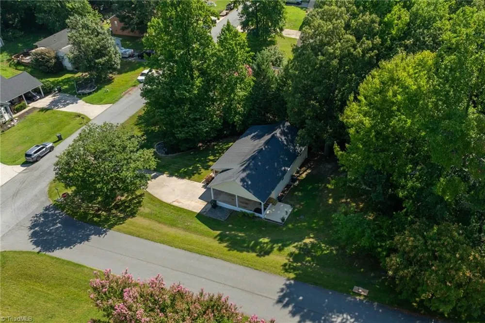 6 Oak Ridge Drive Thomasville, NC 27360