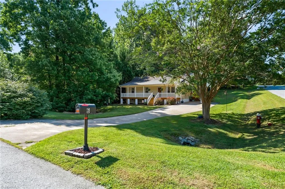6 Oak Ridge Drive Thomasville, NC 27360