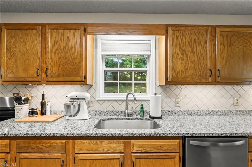 6 Oak Ridge Drive Thomasville, NC 27360