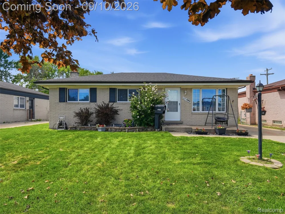 27589 Larry Street Roseville City, MI 48066