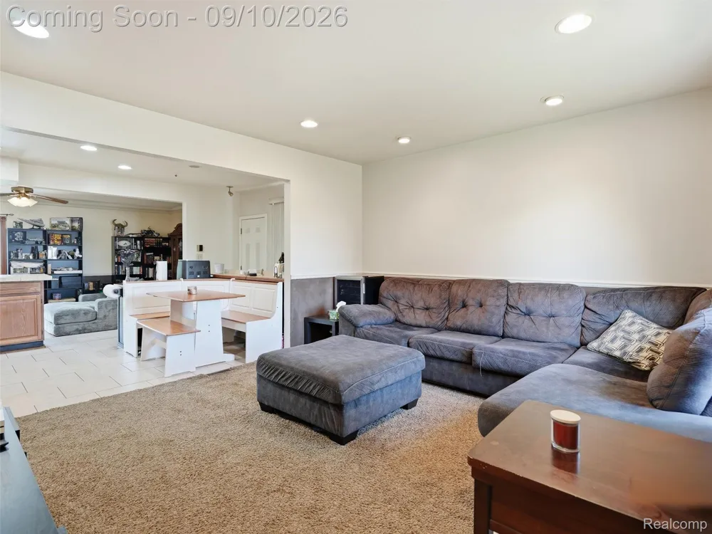 27589 Larry Street Roseville City, MI 48066