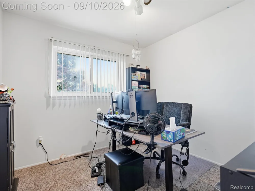 27589 Larry Street Roseville City, MI 48066