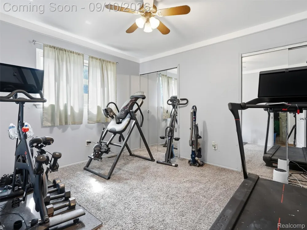 27589 Larry Street Roseville City, MI 48066