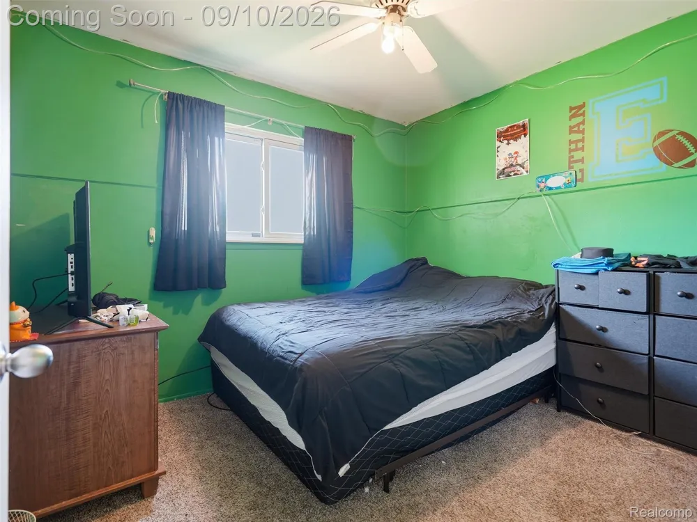 27589 Larry Street Roseville City, MI 48066
