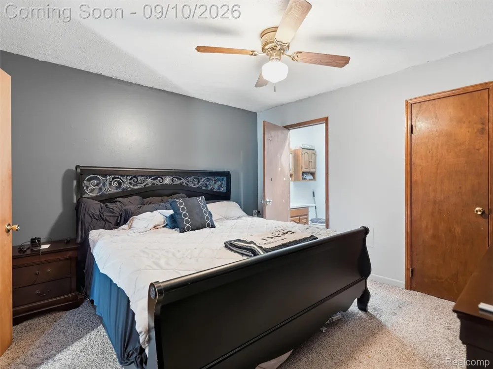 27589 Larry Street Roseville City, MI 48066