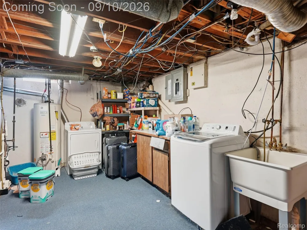 27589 Larry Street Roseville City, MI 48066