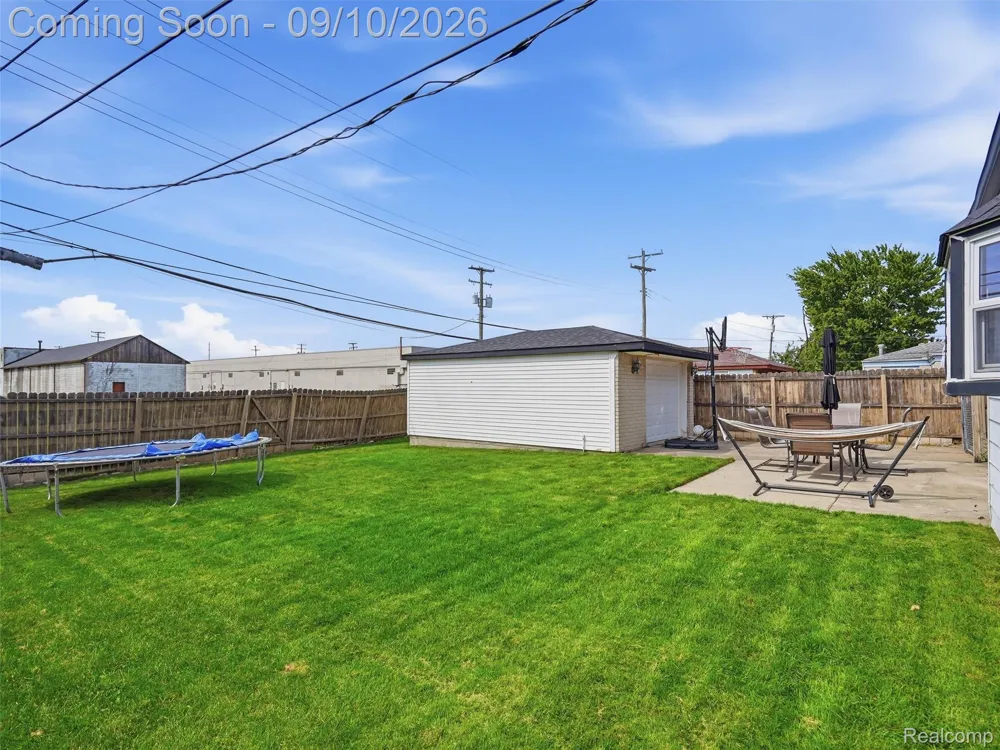 27589 Larry Street Roseville City, MI 48066