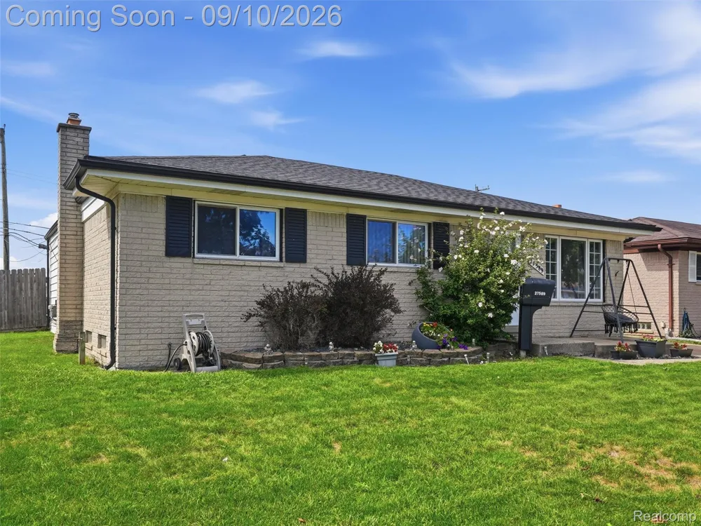 27589 Larry Street Roseville City, MI 48066