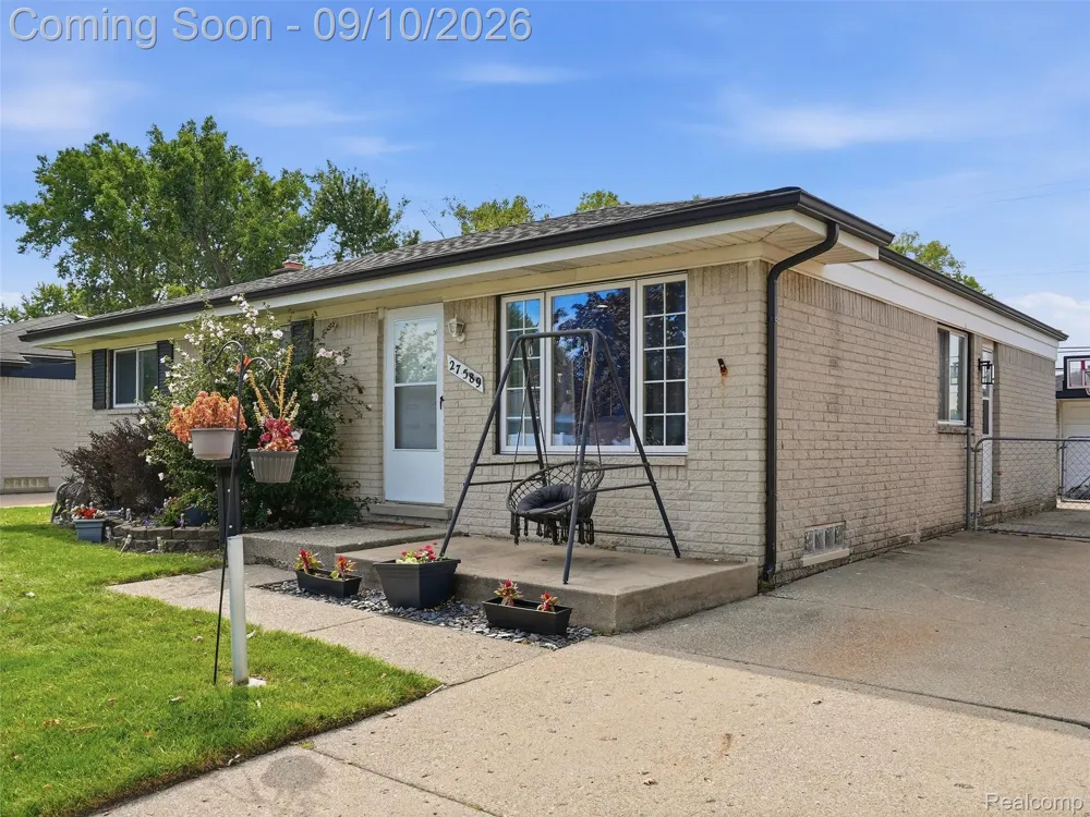 27589 Larry Street Roseville City, MI 48066