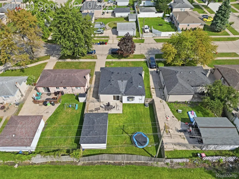 27589 Larry Street Roseville City, MI 48066