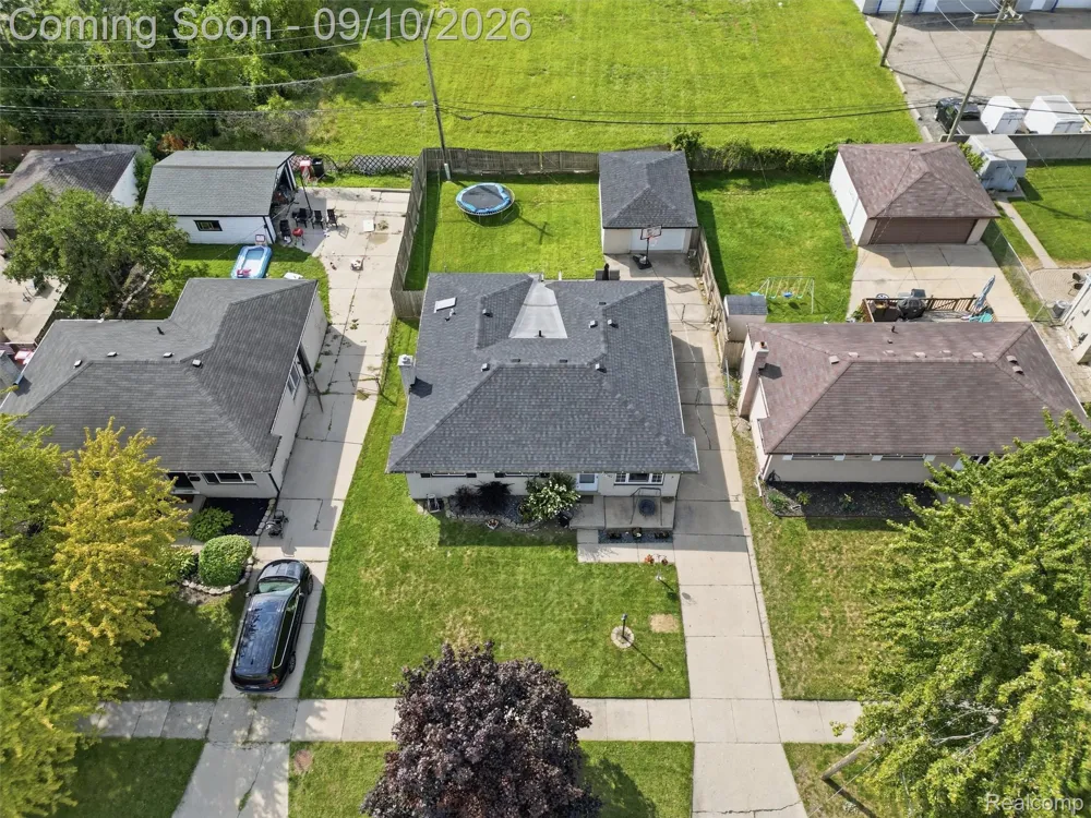 27589 Larry Street Roseville City, MI 48066
