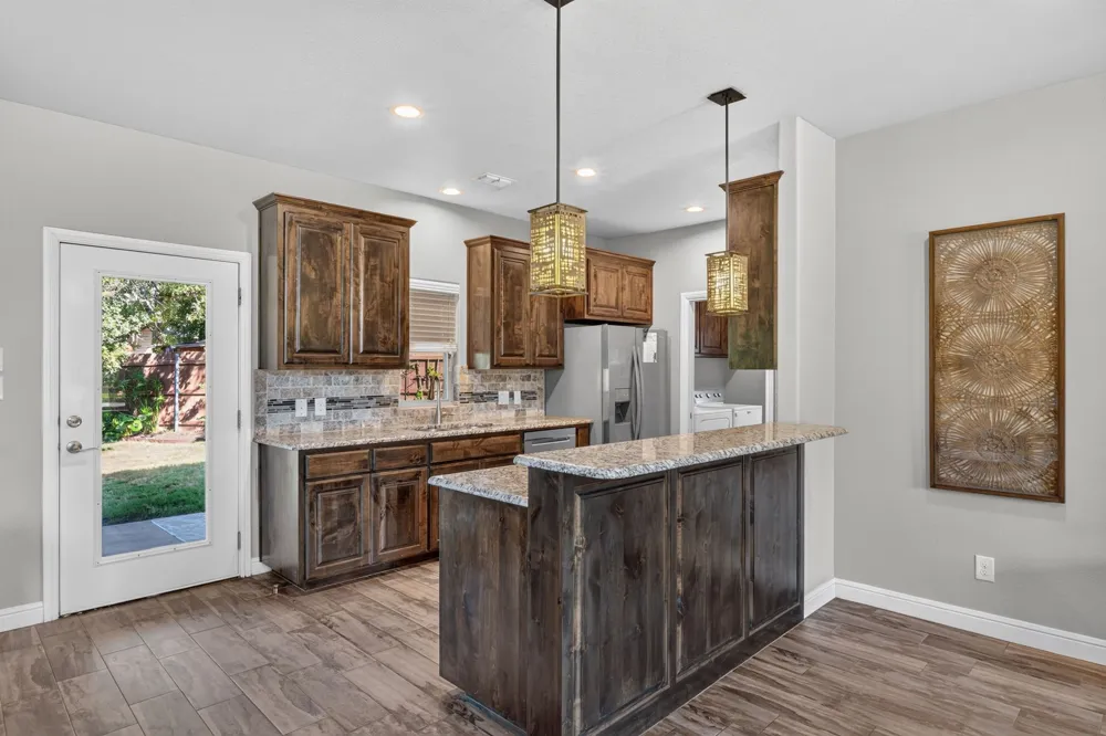 305 Donna Circle Granbury, TX 76049