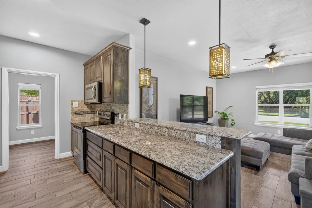 305 Donna Circle Granbury, TX 76049