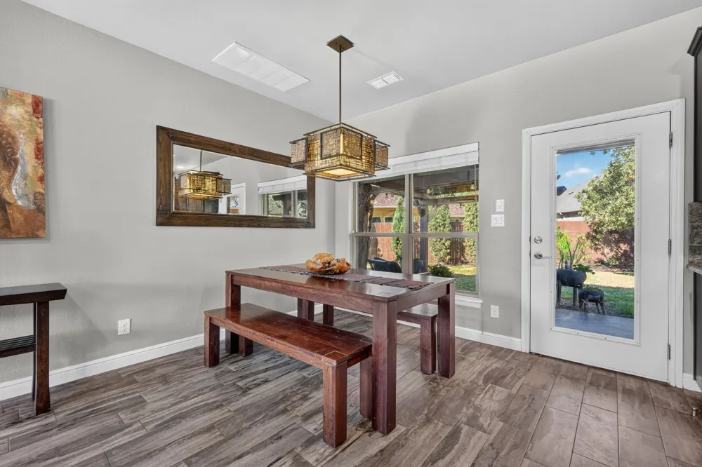 305 Donna Circle Granbury, TX 76049