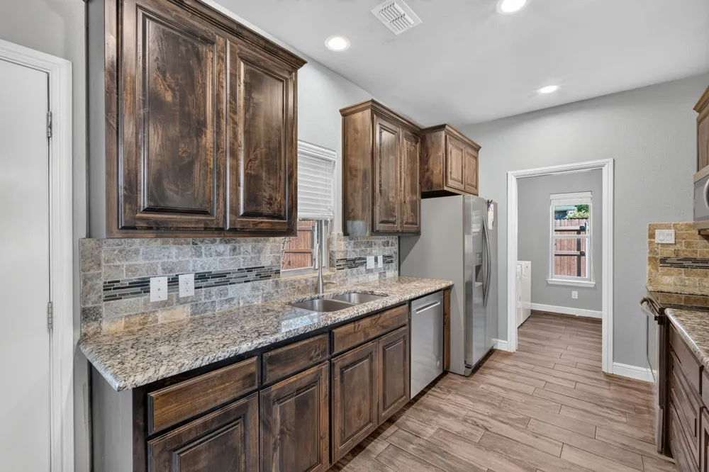 305 Donna Circle Granbury, TX 76049