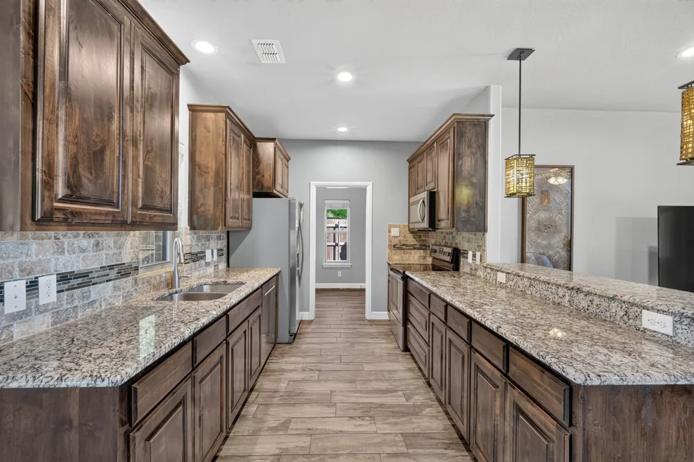 305 Donna Circle Granbury, TX 76049