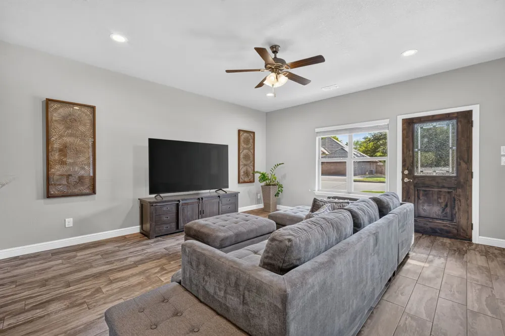 305 Donna Circle Granbury, TX 76049