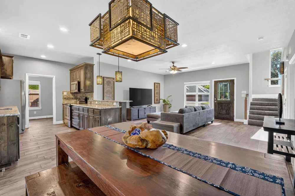 305 Donna Circle Granbury, TX 76049