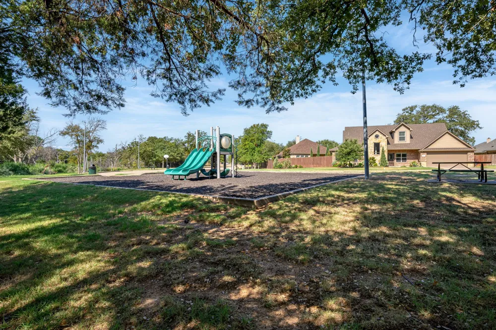 305 Donna Circle Granbury, TX 76049