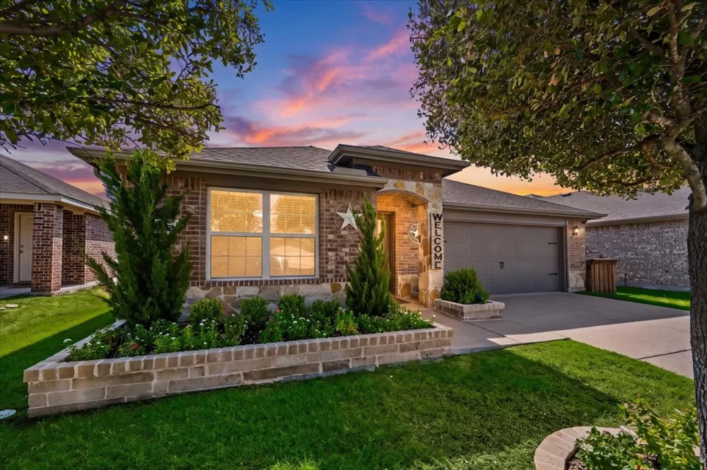 2225 Torch Lake Drive Forney, TX 75126